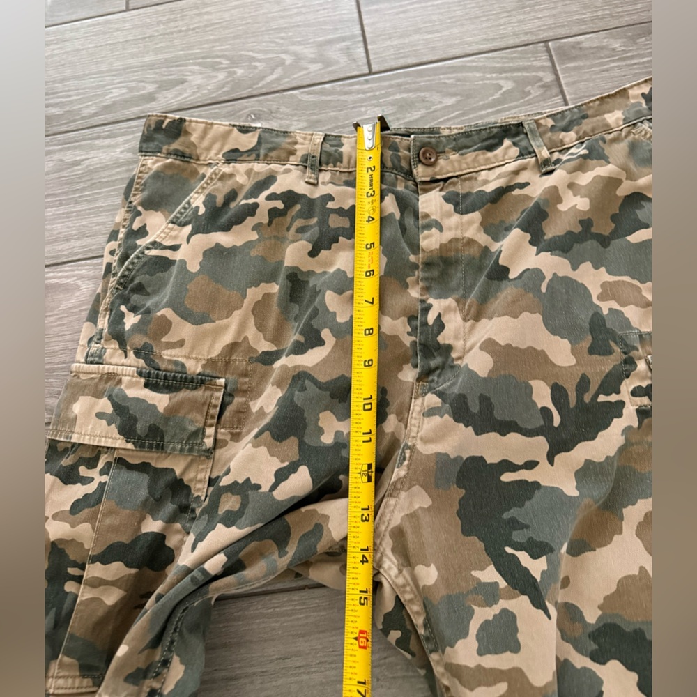 Levi’s|Men’s Olive Camouflage Cargo Shorts, size 40•••Summer closet staple - Picture 14 of 14